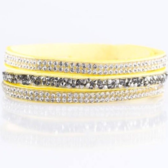 Mega Glam - Picture 2 of 2